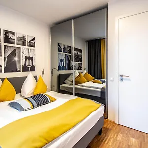 Modern With Balcony And Garage Апартаменты
